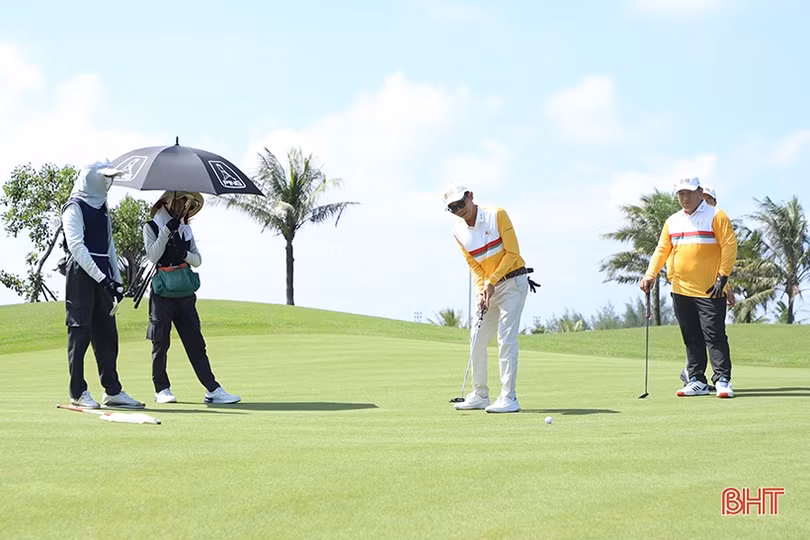 Giải Golf Hiệp hội Doanh nghiệp Hà Tĩnh huy động 100 triệu đồng ủng hộ Quỹ Tấm lòng vàng