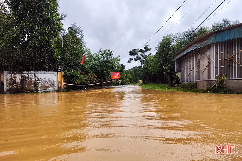 Mưa lớn, Thủy điện Hố Hô xả tràn lưu lượng 1.380 m<sup>3</sup>/giây