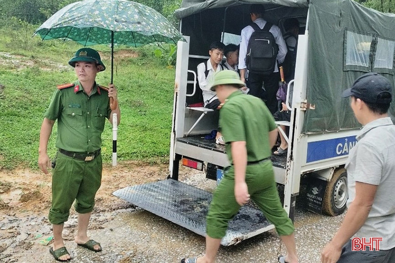 Hơn 4.000 học sinh Hương Khê nghỉ học do mưa lũ