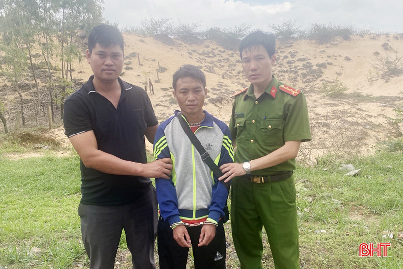 Đến tòa hòa giải ly hôn, chồng đâm vợ trọng thương