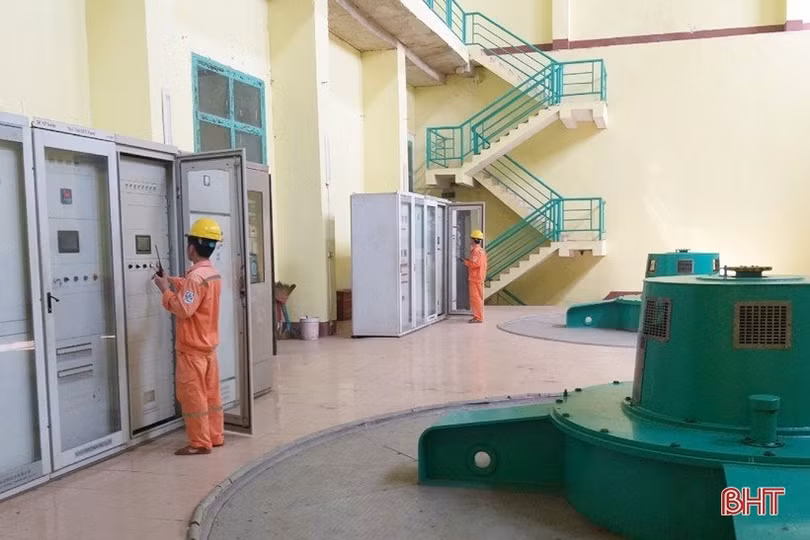 Các nhà máy thủy điện ở Hà Tĩnh điều tiết xả tràn, vận hành công suất tối đa