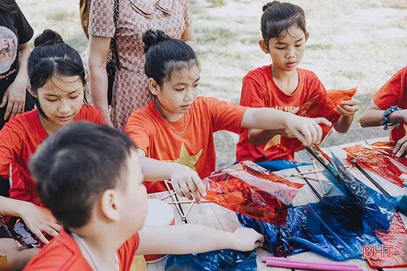 Lung linh sắc màu Trung thu trên “ốc đảo” Hồng Lam