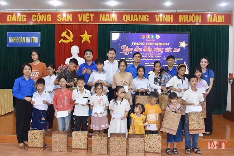 Trung thu ấm áp của trẻ em khiếm thị