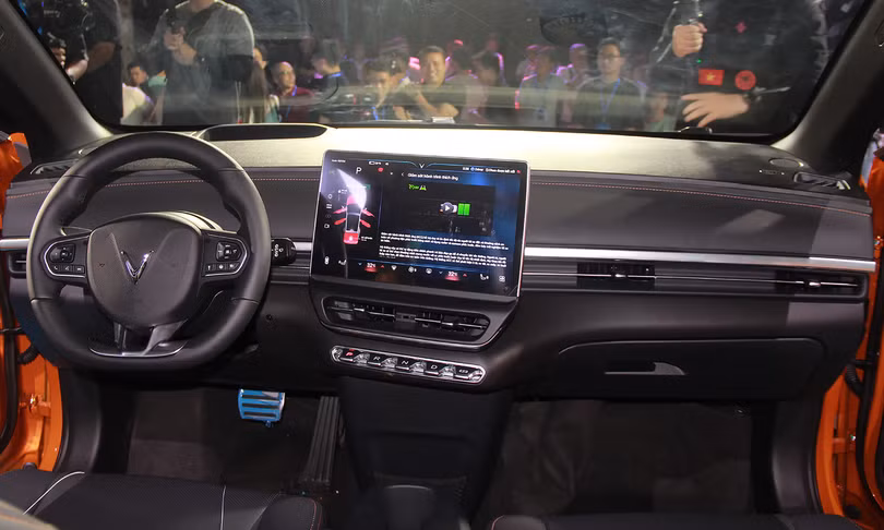 VinFast VF 6 ra mắt khách Việt, giá từ 675 triệu đồng