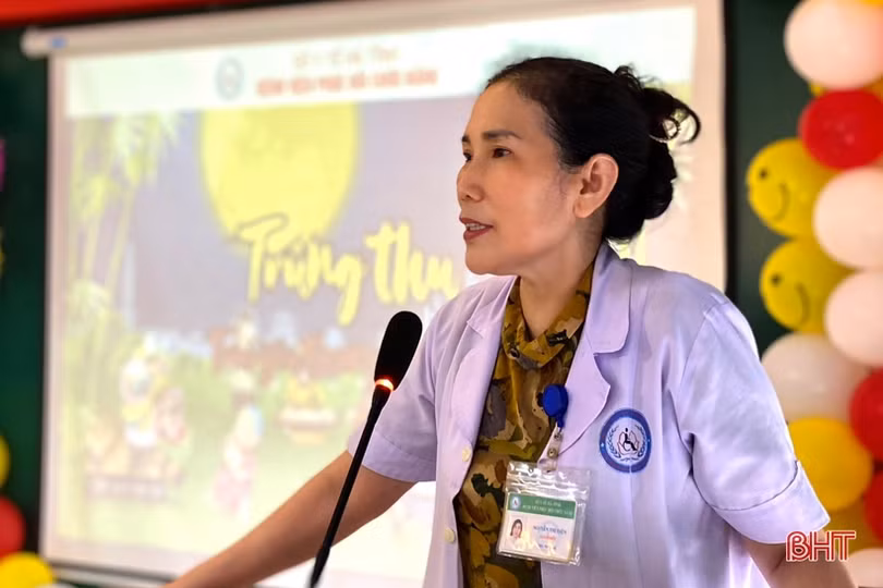 Nhiều phần quà đến với bệnh nhi Bệnh viện Phục hồi chức năng Hà Tĩnh