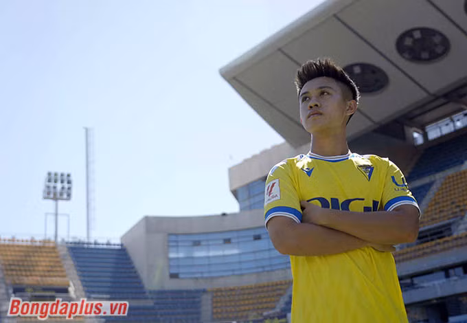 Cầu thủ trẻ quê Hà Tĩnh ra mắt trong màu áo Cadiz 