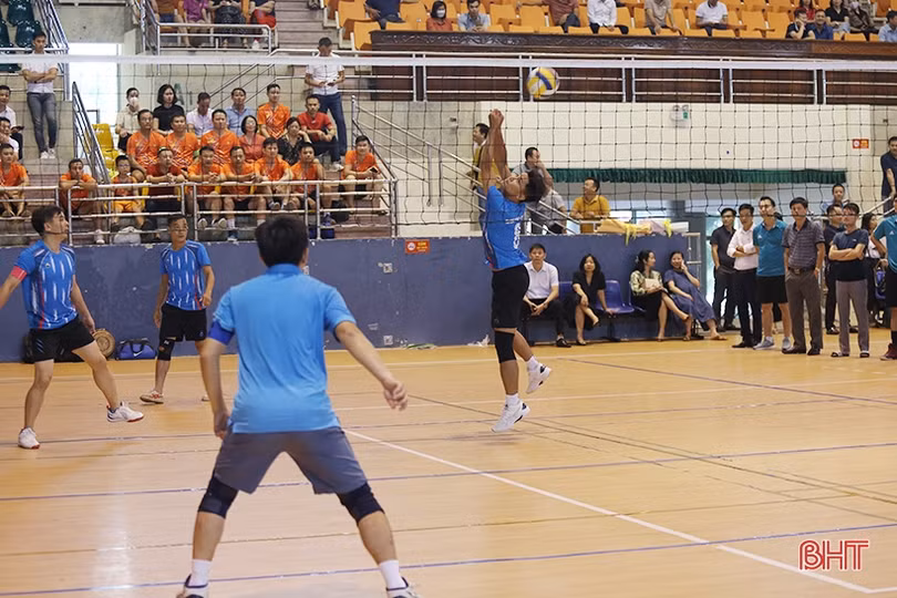 8 đội tranh tài Giải Bóng chuyền kỷ niệm ngành Kiểm tra Đảng