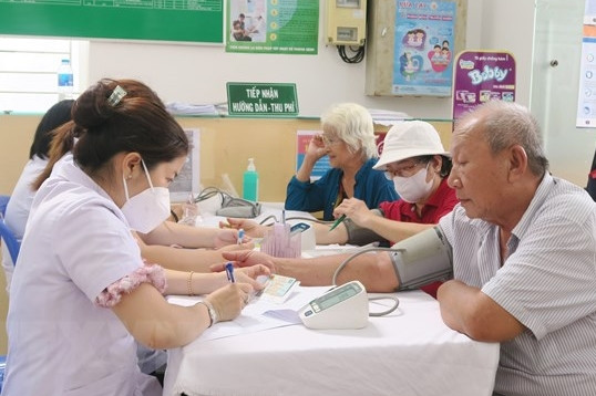 Tuổi thọ trung bình của người Việt là hơn 73 tuổi nhưng kèm nhiều bệnh hình ảnh 1 Tuổi thọ trung bình của người Việt là hơn 73 tuổi nhưng kèm nhiều bệnh