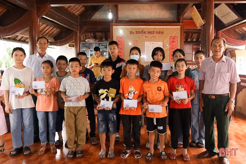 Quỹ khuyến học chắp cánh ước mơ cho học sinh nghèo Hà Tĩnh