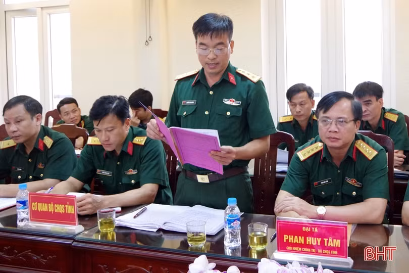 Quân khu 4 kiểm tra việc thực hiện quy chế dân chủ cơ sở ở Đức Thọ