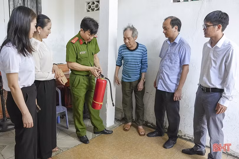 Phường trung tâm ở TP Hà Tĩnh có 100% hộ dân trang bị bình chữa cháy