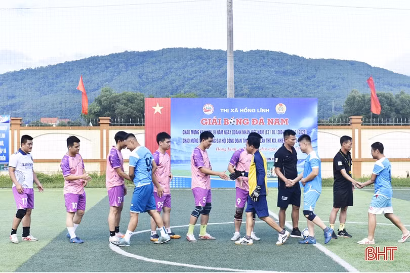 13 đội tranh tài tại Giải Bóng đá nam TX Hồng Lĩnh
