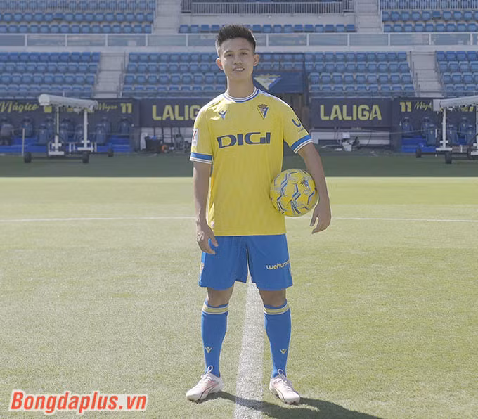 Cầu thủ trẻ quê Hà Tĩnh ra mắt trong màu áo Cadiz 