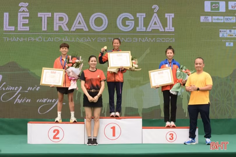 Bộ huy chương đáng nể của “ốc tiêu” điền kinh Hà Tĩnh