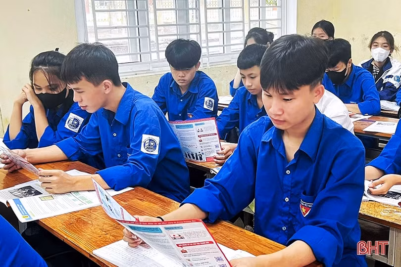 Tham gia BHYT học sinh, sinh viên vì lợi ích của bản thân và cộng đồng