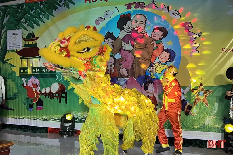 “Đêm hội Trăng Rằm- Lồng đèn thắp sáng ước mơ” cùng thiếu nhi Hà Tĩnh