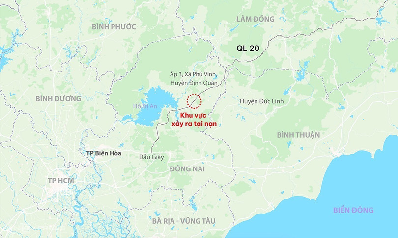 Xe khách tông nhau, 4 người chết