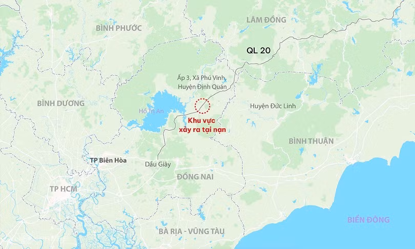 Xe khách tông nhau, 4 người chết