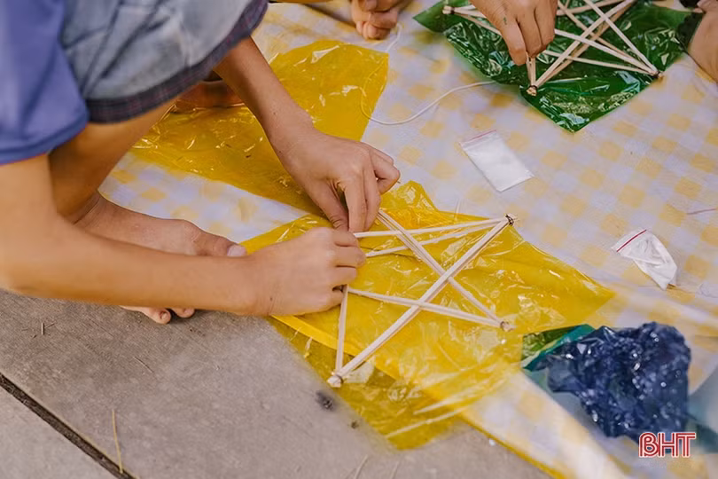 Lung linh sắc màu Trung thu trên “ốc đảo” Hồng Lam