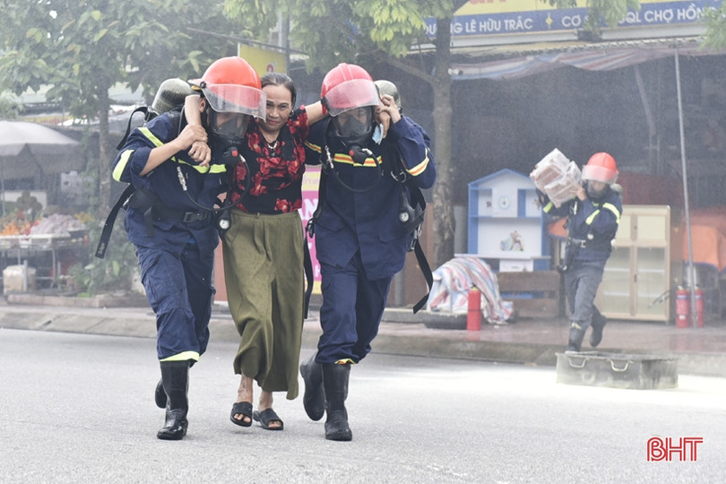 Thực tập phương án chữa cháy và cứu hộ cứu nạn ở thị xã Hồng Lĩnh