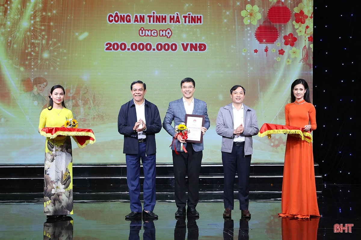 Gần 12 tỷ đồng ủng hộ chương trình “Xuân ấm áp - Tết yêu thương”