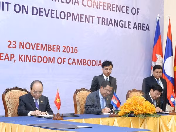 tuyen bo chung cua hoi nghi cap cao khu vuc tam giac phat trien