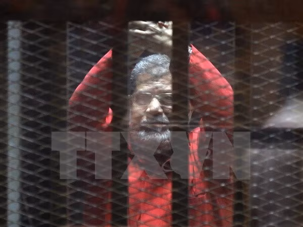 ai cap huy ban an tu chung than doi voi cuu tong thong morsi