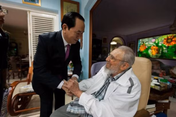 cuoc doi lanh tu cuba fidel castro qua anh
