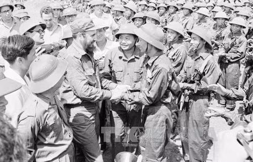 lanh tu fidel castro ngon co dau trong phong trao doan ket voi viet nam