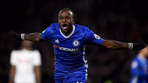 nguoc dong danh bai tottenham chelsea doi lai ngoi dau tu liverpool