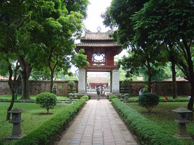 kham pha cac dia danh tren dong tien viet nam