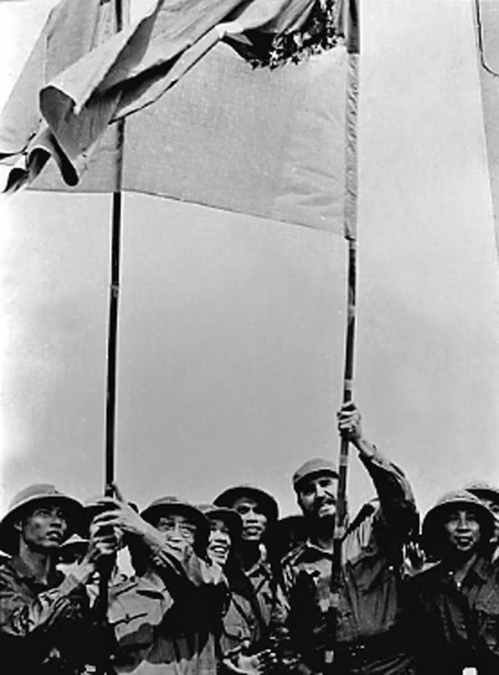 photograph thoi trai tre cua nha cach mang vi dai cuba fidel castro