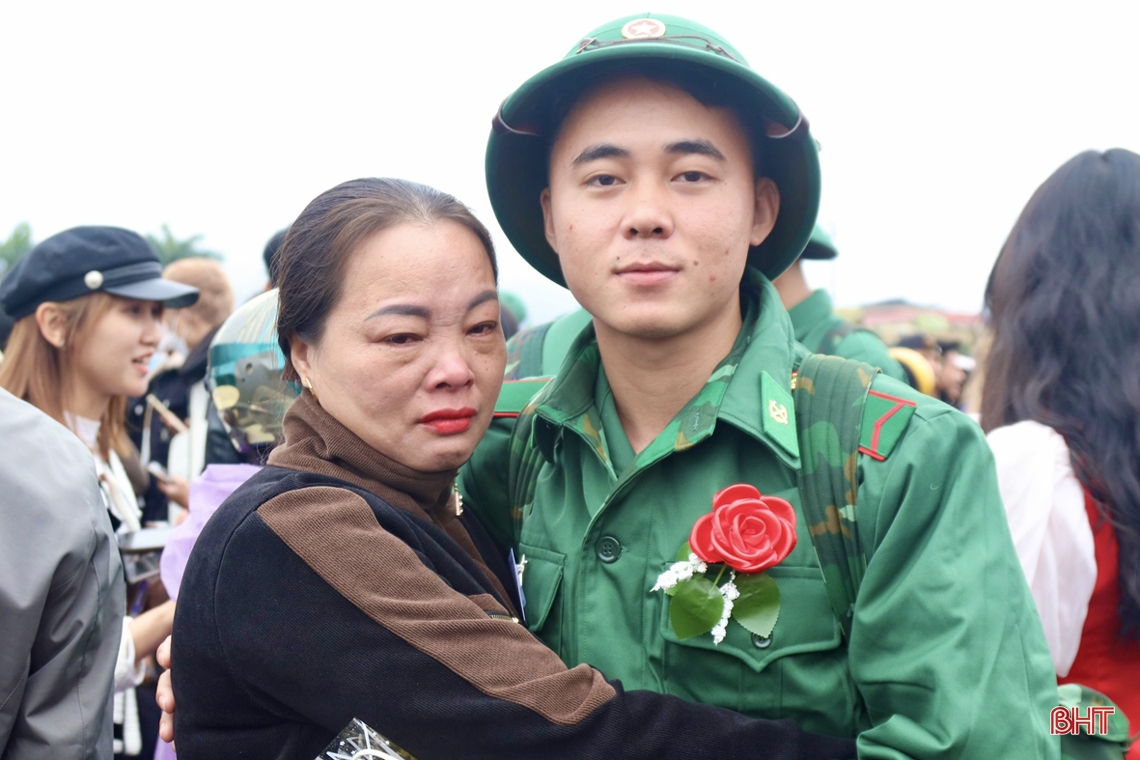 “Anh đi bộ đội sao trên mũ, mãi mãi là sao sáng dẫn đường”