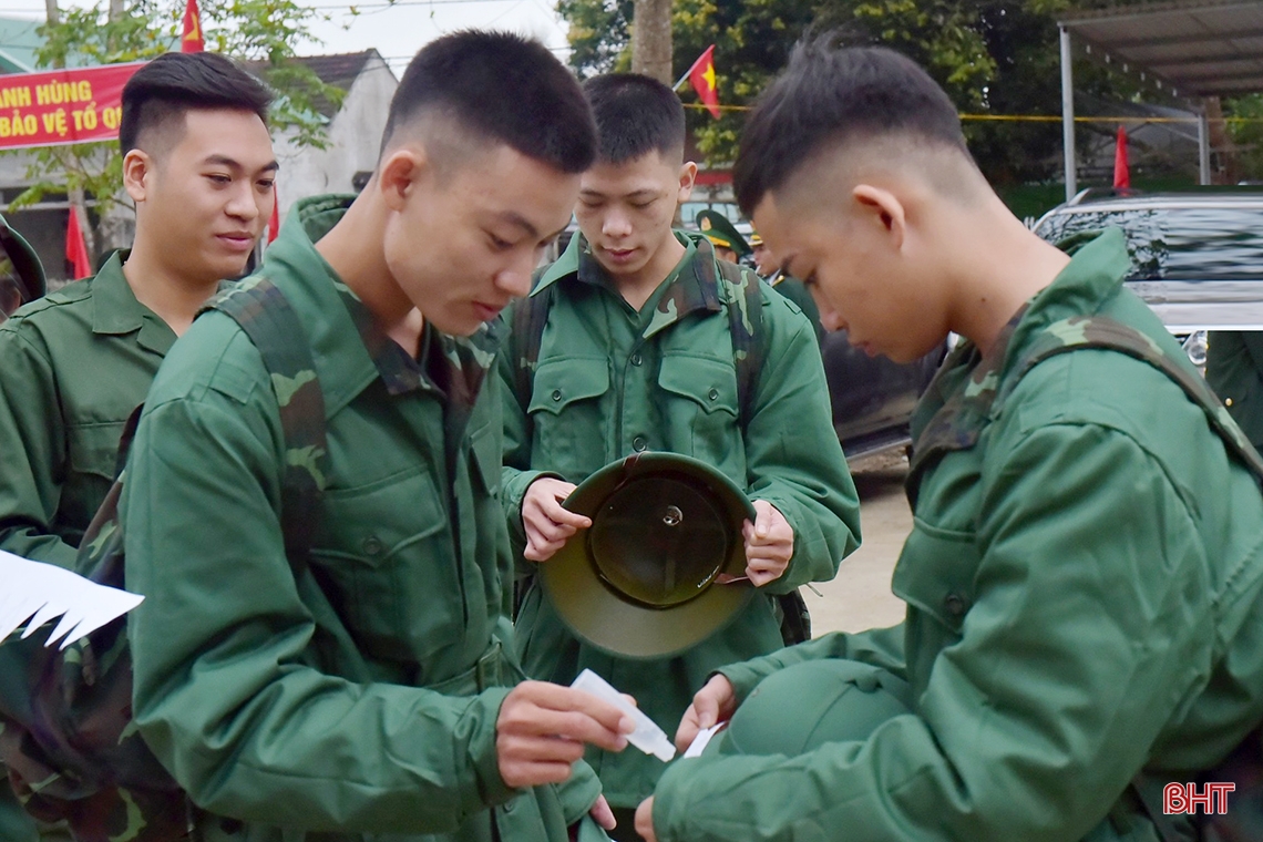 “Anh đi bộ đội sao trên mũ, mãi mãi là sao sáng dẫn đường”