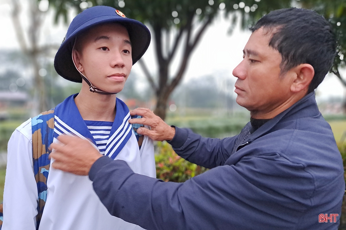 “Anh đi bộ đội sao trên mũ, mãi mãi là sao sáng dẫn đường”