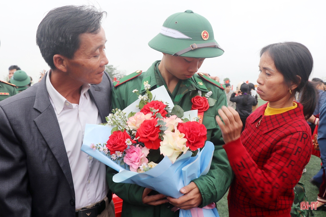 “Anh đi bộ đội sao trên mũ, mãi mãi là sao sáng dẫn đường”