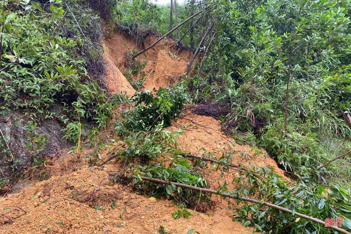 ถนนจากใจกลางเมืองฟุกทราคไปยังตำบลเฮืองเลียนเก่าประสบเหตุดินถล่มหลายแห่ง bqbht_br_sat-lo-1.jpg