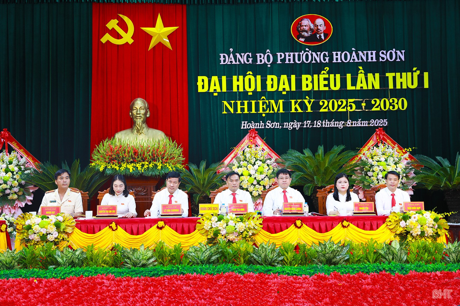 Đoàn chủ tịch điều hành đại hội. bqbht_br_ag7a0464.jpg