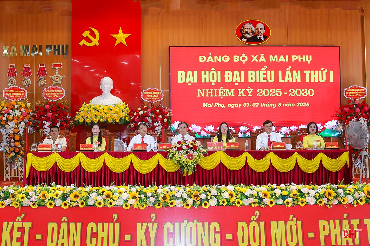 Đoàn chủ tịch điều hành đại hội. bqbht_br_img-9875.jpg