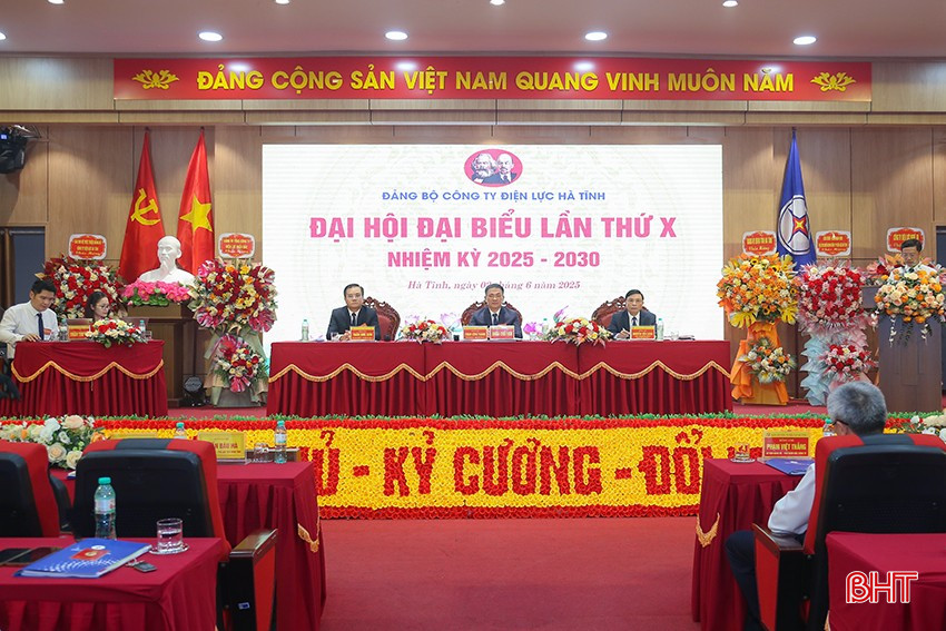 Đoàn chủ tịch điều hành đại hội. bqbht_br_img-3897.jpg