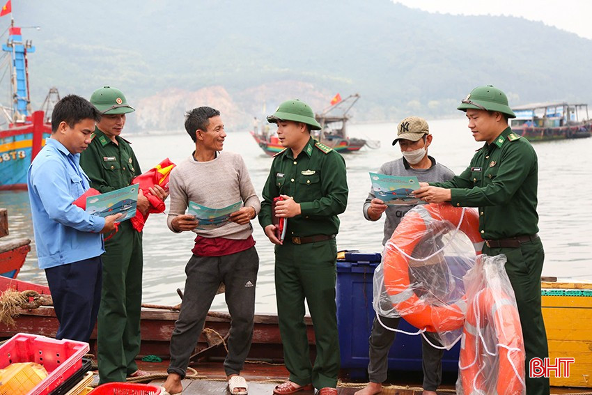 Hà Tĩnh tăng cường công tác tuyên truyền cho ngư dân về phòng, chống khai thác IUU. bqbht_br_z6144645275691-471ca24e58d668ddff0e6794e8acdf72.jpg