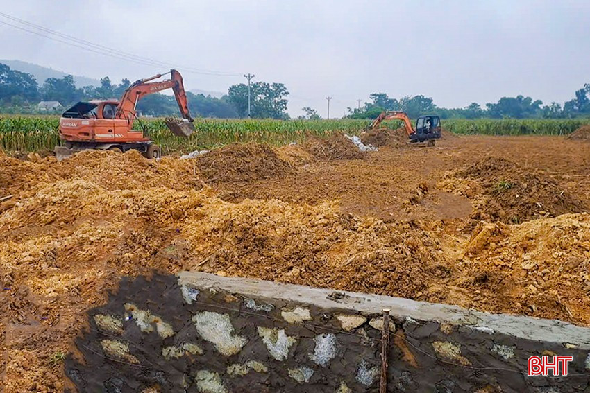 Thi công dự án đầu tư xây dựng hệ thống cấp nước sinh hoạt Khe Cò giai đoạn 1 ở huyện Hương Sơn. bqbht_br_z6611282821616-2a1e9c47a42d9d47357d02a8ba376398.jpg