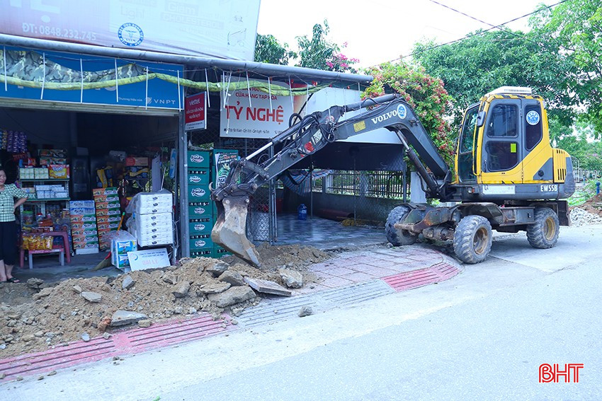 Công trường dự án sửa chữa, nâng cấp hệ thống mạng lưới công trình cấp nước Bắc Cẩm Xuyên cấp cho xã Cẩm Vịnh (TP Hà Tĩnh). bqbht_br_img-2632.jpg
