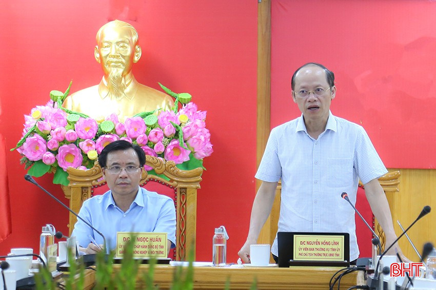 Phó Chủ tịch Thường trực UBND tỉnh Nguyễn Hồng Lĩnh phát biểu chỉ đạo tại hội nghị. bqbht_br_img-2273-6881.jpg