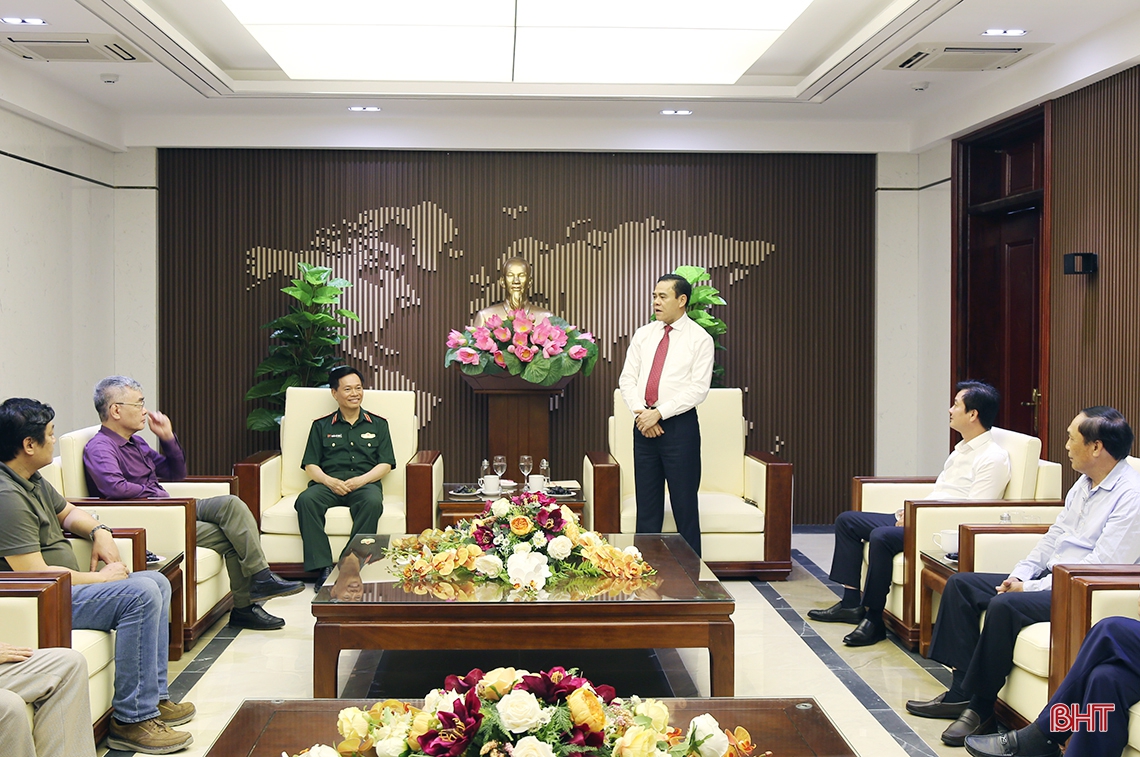Lãnh đạo Hà Tĩnh chúc mừng Thiếu tướng Nguyễn Thế Hoàng