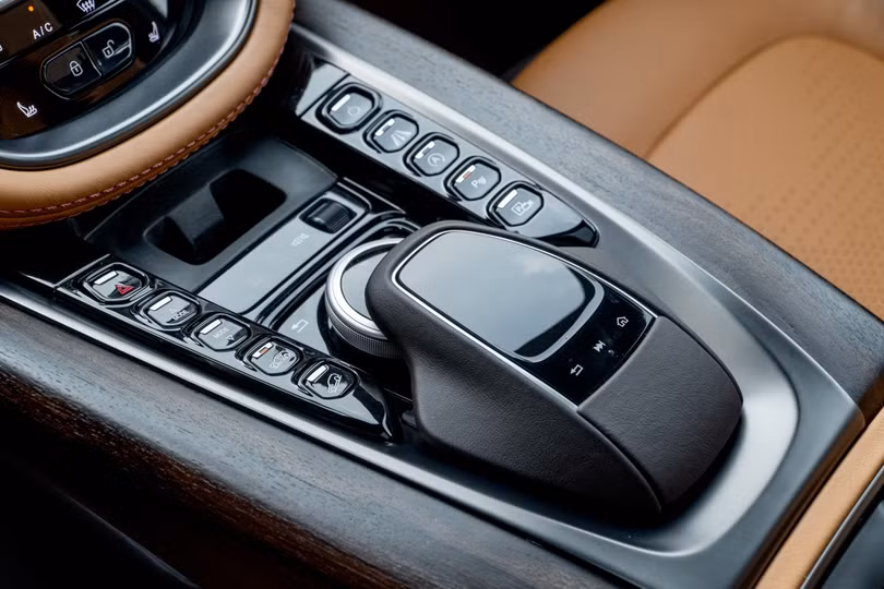 Cận cảnh siêu SUV Aston Martin DBX giá gần 17 tỷ đầu tiên tại Việt Nam