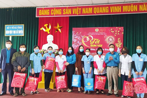 Công đoàn ngành y tế Hà Tĩnh chăm lo tết cho người lao động