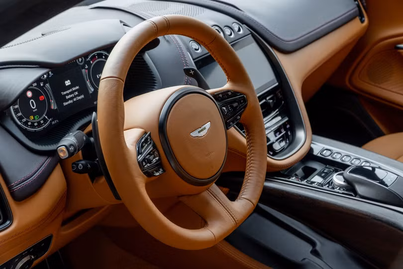 Cận cảnh siêu SUV Aston Martin DBX giá gần 17 tỷ đầu tiên tại Việt Nam