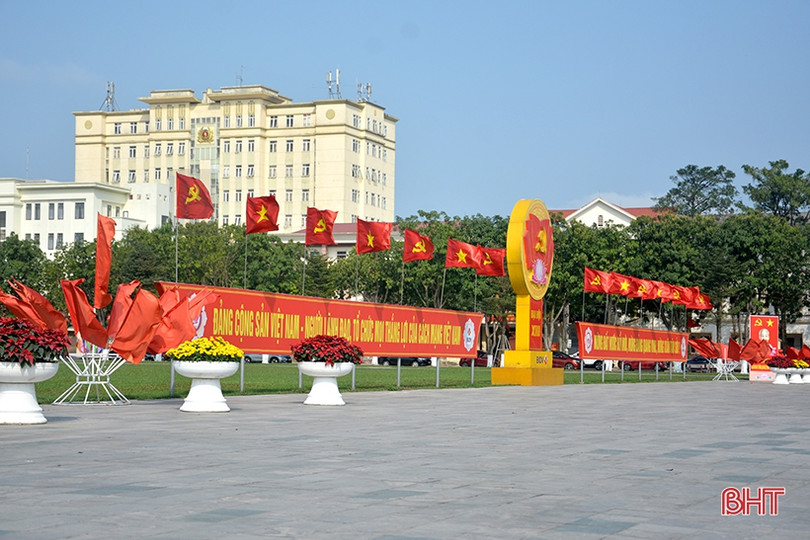 Sắc xuân rực rỡ Thành Sen