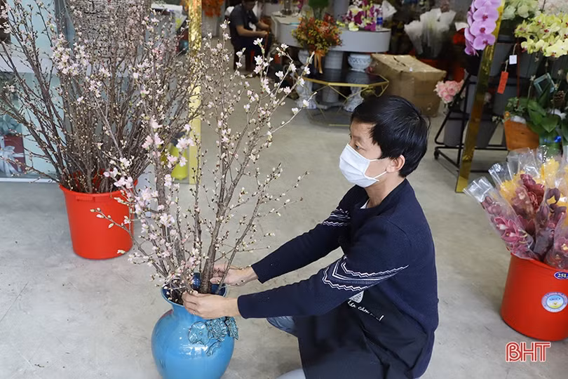 Muôn kiểu hoa lạ “đổ bộ” thị trường Hà Tĩnh